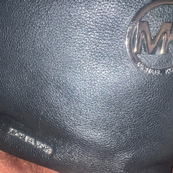 Black leather Michael Kors purse - Picture 2 of 7